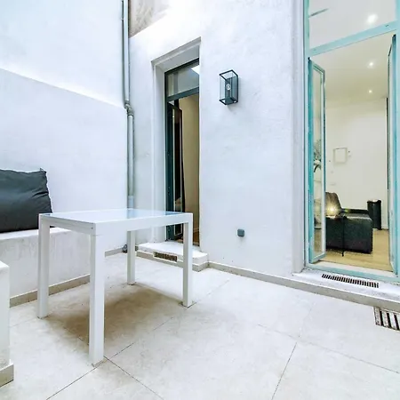 Cosy With Terrace -1br 4p- Apartment